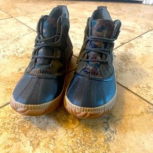 Sorel rain boots size 7.5